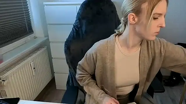 Luna Lacroix online show from January 18, 8:40 am