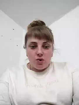 Snapshot of CoddessCrystal chatting on February 6, 8:50 am CoddessCrystal online show from February 6, 8:50 am