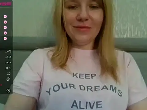 urbadkitty online show from December 2, 7:25 am