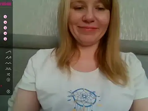 urbadkitty online show from December 4, 6:55 am