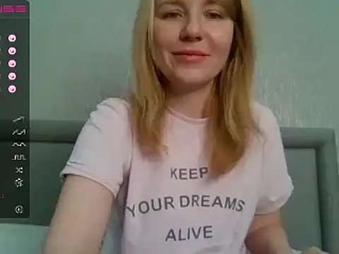 urbadkitty online show from December 18, 6:21 am