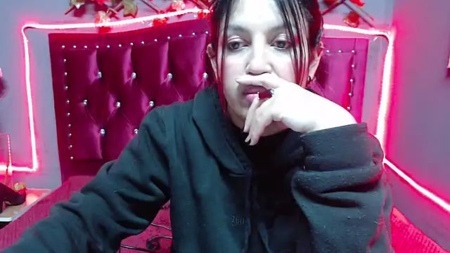Snapshot of Melani_cute02 chatting on January 25, 11:32 pm Melani cute02 online show from January 25, 11:32 pm