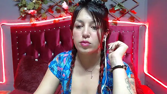 Snapshot of Melani_cute02 chatting on January 27, 7:45 am Melani cute02 online show from January 27, 7:45 am