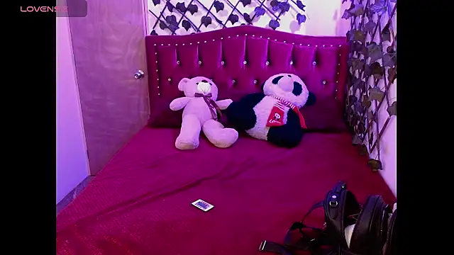 Snapshot of Melani_cute02 chatting on April 16, 8:53 pm Melani cute02 online show from April 16, 8:53 pm