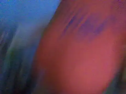 Snapshot of RoxiRedXXX chatting on April 23, 9:17 pm RoxiRedXXX online show from April 23, 9:17 pm