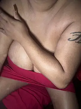 Snapshot of RoxiRedXXX chatting on May 9, 5:18 pm RoxiRedXXX online show from May 9, 5:18 pm