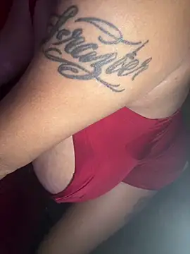 Snapshot of RoxiRedXXX chatting on May 16, 6:32 am RoxiRedXXX online show from May 16, 6:32 am