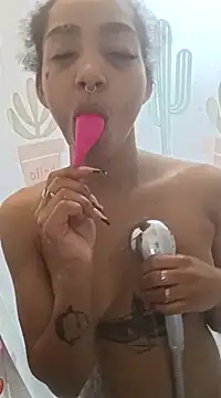 Snapshot of Laanegraofficial_ chatting on December 27, 8:07 pm Laanegraofficial online show from December 27, 8:07 pm