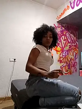 Snapshot of Laanegraofficial_ chatting on February 15, 1:21 am Laanegraofficial online show from February 15, 1:21 am