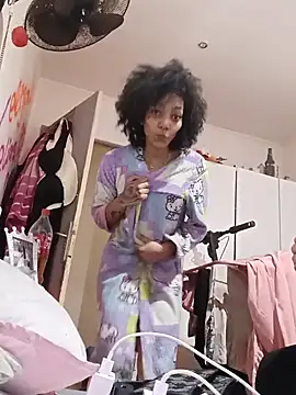 Snapshot of Laanegraofficial_ chatting on February 15, 11:36 pm Laanegraofficial online show from February 15, 11:36 pm