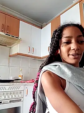 Snapshot of Laanegraofficial_ chatting on October 2, 11:17 am Laanegraofficial online show from October 2, 11:17 am