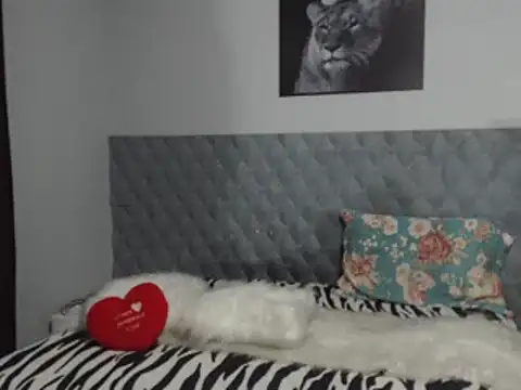 Snapshot of Sarahmonesexy chatting on February 19, 11:46 pm Sarahmonesexy online show from February 19, 11:46 pm