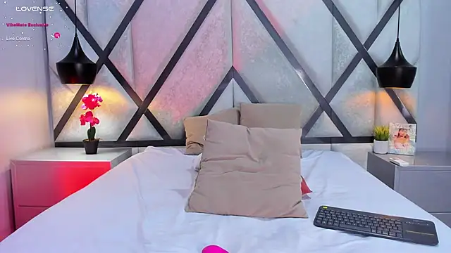 Snapshot of CarolineMaldonado chatting on January 27, 3:28 pm CarolineMaldonado online show from January 27, 3:28 pm