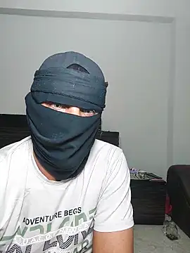 Nisreenn online show from September 18, 9:28 pm