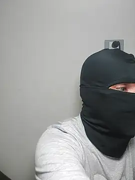 Nisreenn online show from September 28, 8:03 pm