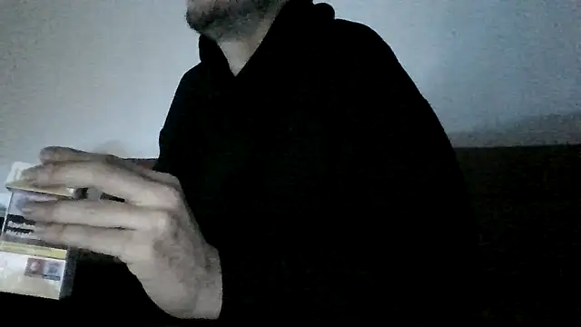 Snapshot of sekks_yes_sir chatting on December 15, 12:29 am sekks yes sir online show from December 15, 12:29 am