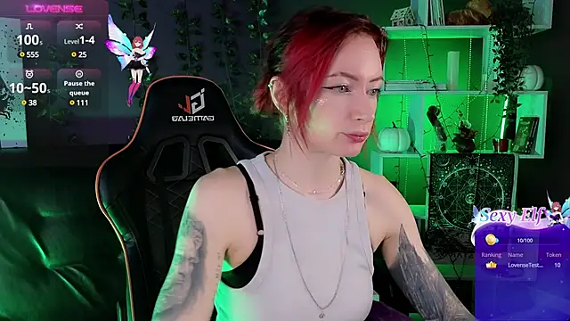 Snapshot of _HelenCarter chatting on December 7, 8:38 pm HelenCarter online show from December 7, 8:38 pm