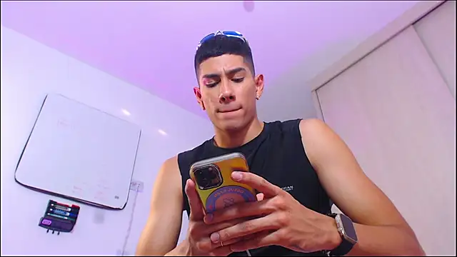 Snapshot of Valerio_20 chatting on July 1, 10:42 pm Valerio 20 online show from July 1, 10:42 pm