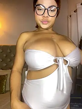 Snapshot of Eloisa_cleavage_ chatting on January 16, 10:19 am Eloisa cleavage online show from January 16, 10:19 am