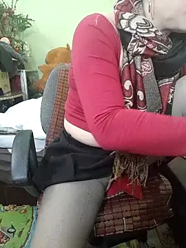 Snapshot of Hangem111 chatting on February 27, 6:40 am Hangem111 online show from February 27, 6:40 am