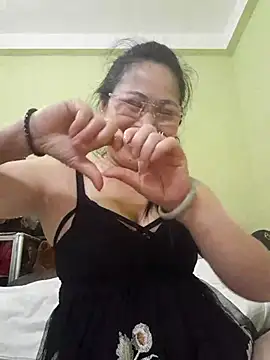 Snapshot of Hangem111 chatting on March 9, 4:44 pm Hangem111 online show from March 9, 4:44 pm