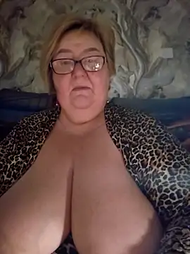 Snapshot of Awn290668 chatting on February 4, 5:35 am Awn290668 online show from February 4, 5:35 am