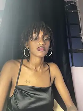 Snapshot of Tee_babygirl1 chatting on December 18, 5:52 pm Tee babygirl1 online show from December 18, 5:52 pm