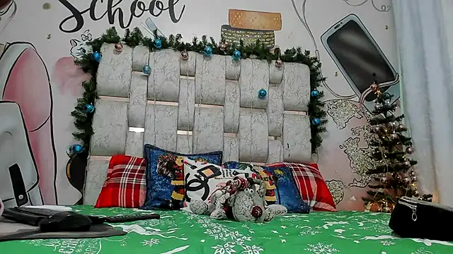 EMMA SWEETT1 online show from December 4, 12:25 pm