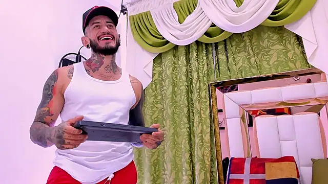 dilan scootk  online show from November 26, 7:26 pm