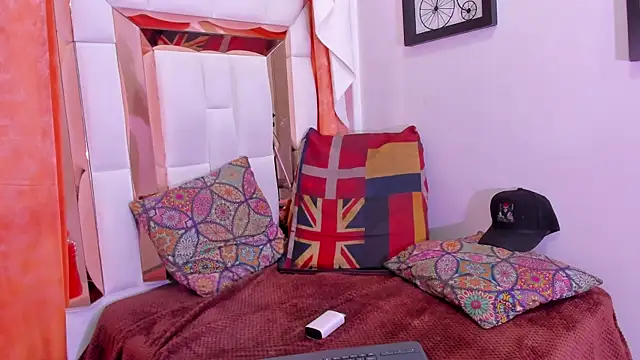 dilan scootk  online show from May 3, 11:38 am