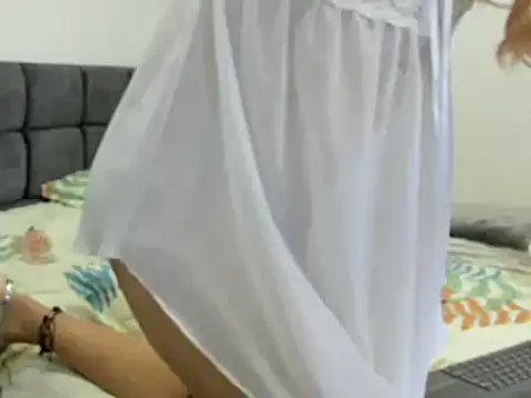 Snapshot of sky_fall1 chatting on March 19, 12:53 pm sky fall1 online show from March 19, 12:53 pm