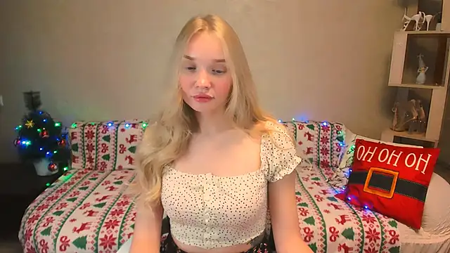 Snapshot of BoysLoveBlondee chatting on December 21, 10:50 am BoysLoveBlondee online show from December 21, 10:50 am