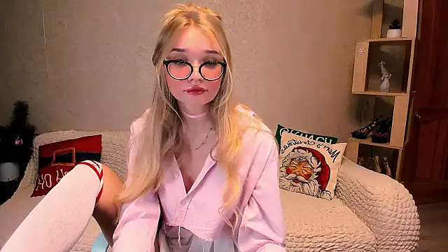 Snapshot of BoysLoveBlondee chatting on January 15, 4:43 pm BoysLoveBlondee online show from January 15, 4:43 pm