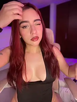 Snapshot of veronicaapink chatting on February 12, 8:26 pm veronicaapink online show from February 12, 8:26 pm