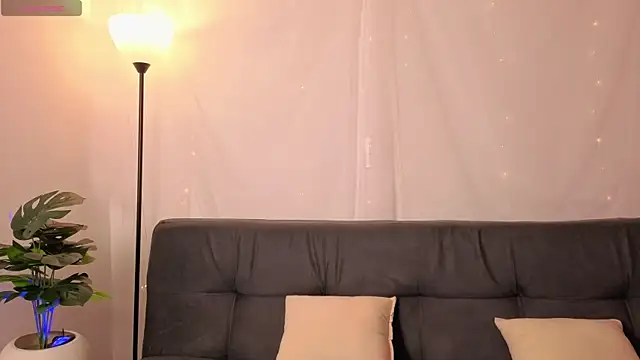 Snapshot of amy_robertz chatting on May 21, 1:23 am amy robertz online show from May 21, 1:23 am