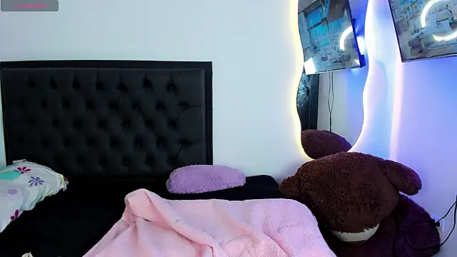 Snapshot of Maryonthemoon chatting on March 29, 3:39 am Maryonthemoon online show from March 29, 3:39 am