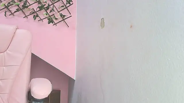 Snapshot of meribeth303av chatting on March 16, 2:43 am meribeth303av online show from March 16, 2:43 am