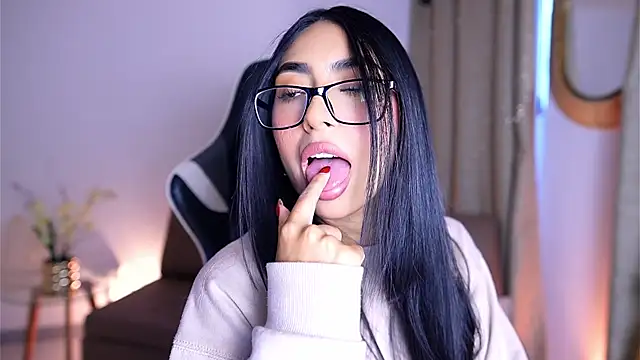 Sara albrecht online show from December 27, 8:07 pm