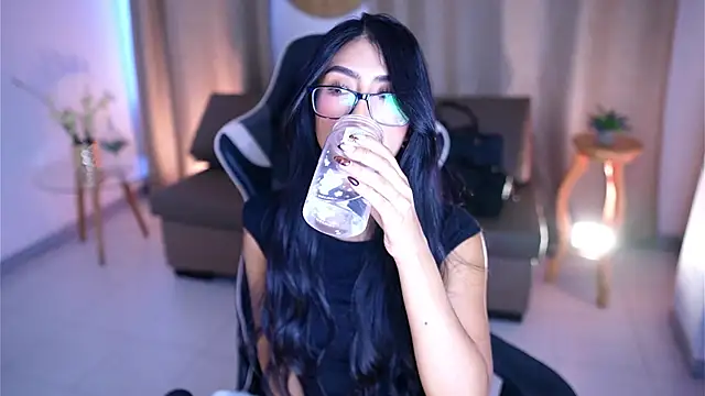 Sara albrecht online show from March 6, 4:17 pm