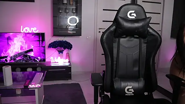 Snapshot of Beauty_Anne chatting on November 21, 6:45 am Beauty Anne online show from November 21, 6:45 am