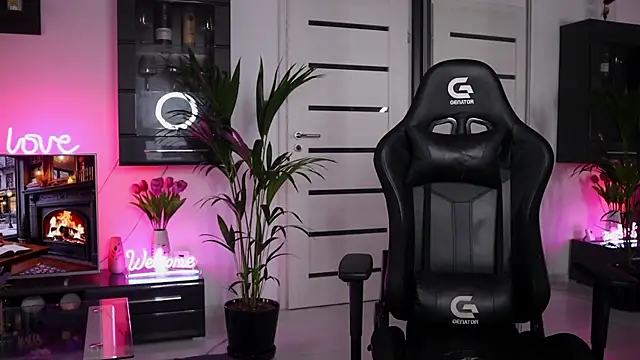 Snapshot of Beauty_Anne chatting on January 19, 7:01 am Beauty Anne online show from January 19, 7:01 am