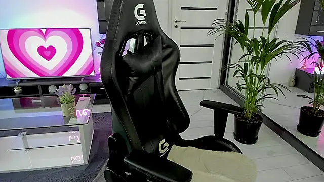 Snapshot of Beauty_Anne chatting on March 13, 6:53 am Beauty Anne online show from March 13, 6:53 am