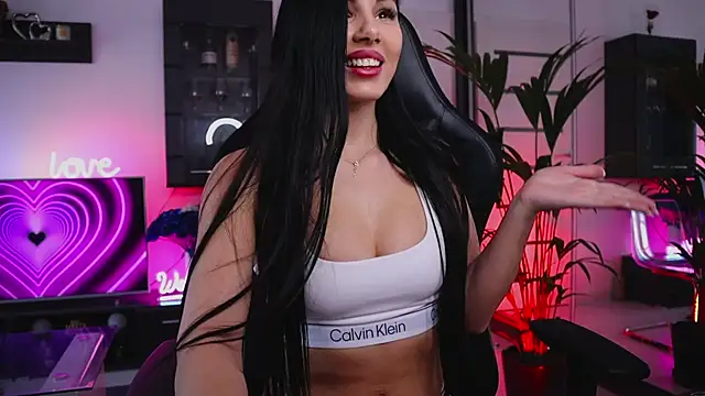 Snapshot of Beauty_Anne chatting on April 6, 6:14 am Beauty Anne online show from April 6, 6:14 am