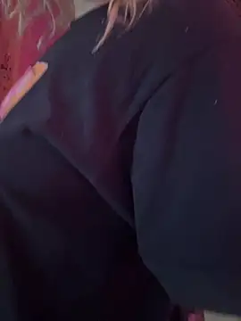 Snapshot of Sweet_MaryJane2 chatting on February 21, 9:05 pm Sweet MaryJane2 online show from February 21, 9:05 pm