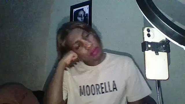 Snapshot of Moorella1 chatting on October 2, 9:22 pm Moorella1 online show from October 2, 9:22 pm