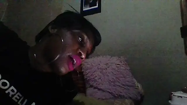 Snapshot of Moorella1 chatting on October 8, 8:28 pm Moorella1 online show from October 8, 8:28 pm