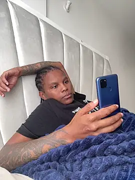 Snapshot of monic421 chatting on March 2, 8:21 am monic421 online show from March 2, 8:21 am