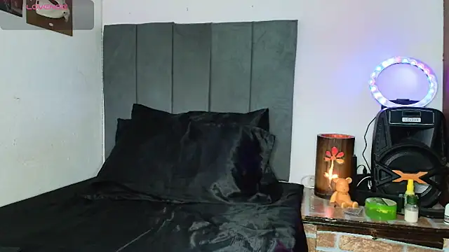 Snapshot of colinbrown chatting on October 15, 10:37 am colinbrown online show from October 15, 10:37 am