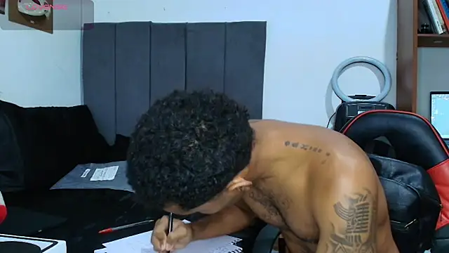 Snapshot of colinbrown chatting on October 17, 12:30 pm colinbrown online show from October 17, 12:30 pm