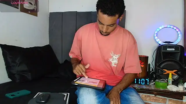 Snapshot of colinbrown chatting on October 21, 4:08 pm colinbrown online show from October 21, 4:08 pm